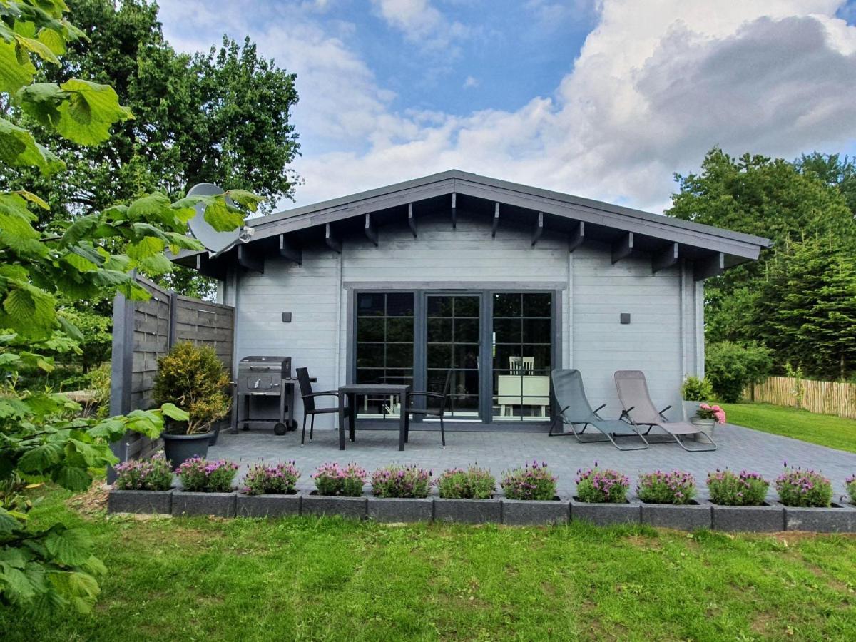 Idyllisches-Blockbohlenhaus-Mit-Eigenem-Garten-Und-Sauna-Zum-Wohlfuehlen Martensrade Exterior foto